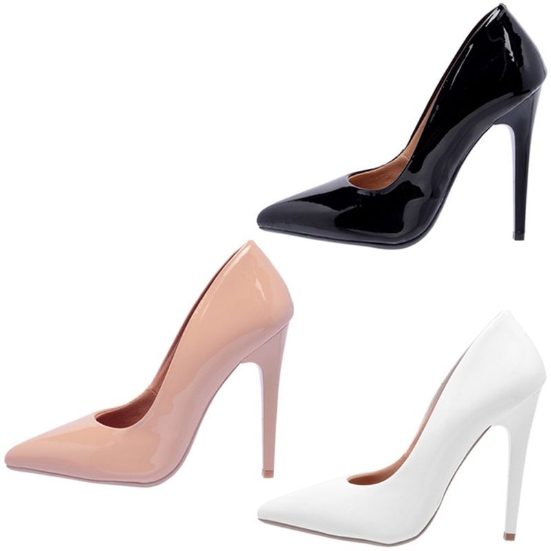 Scarpin preto e store nude