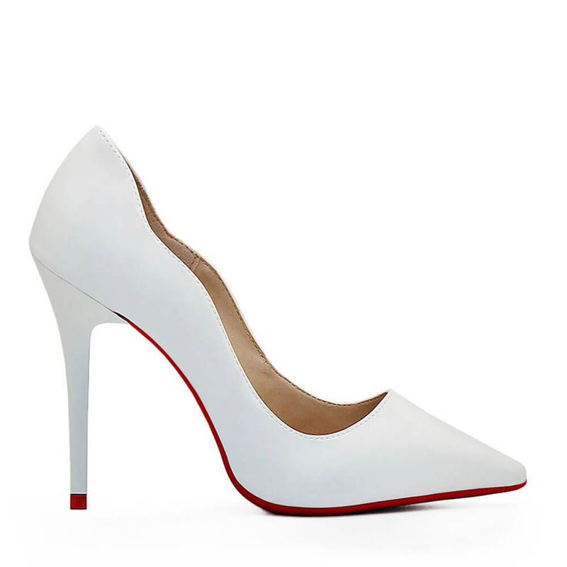 Scarpin bege best sale com solado vermelho