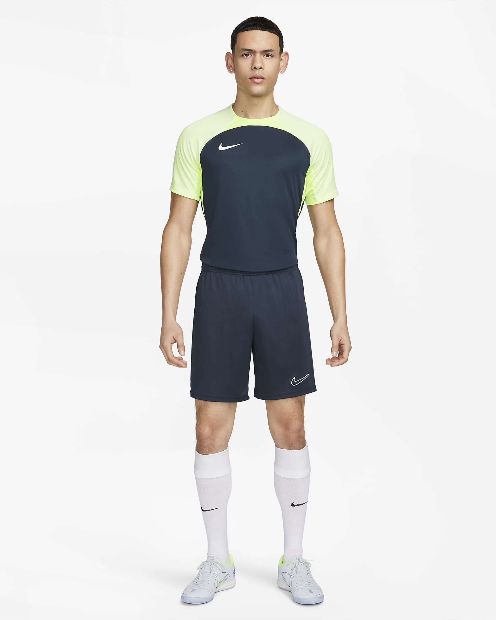 Shorts Nike Brasil Academy Pro Masculino - Faz a Boa!