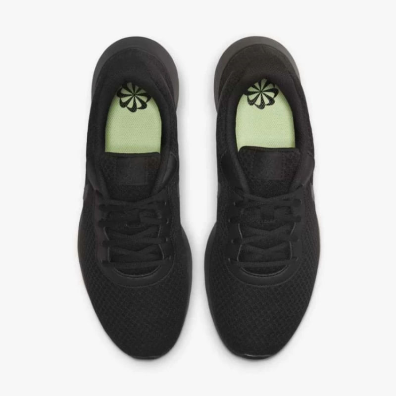 Nike tanjun store full black