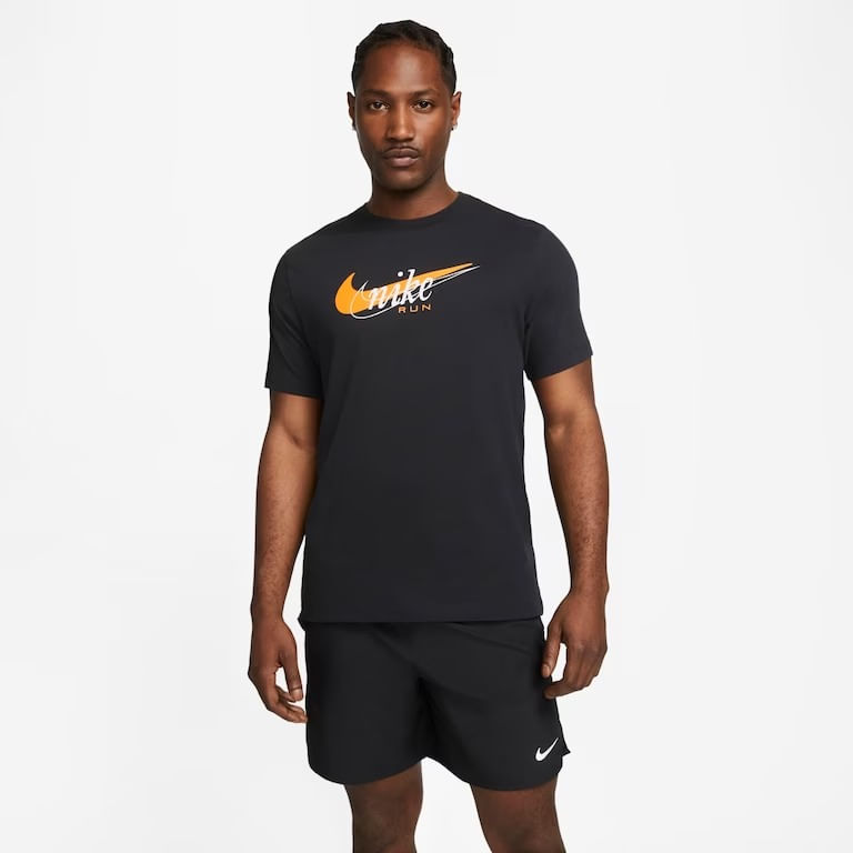 Nike Camiseta com estampa esportiva para meninos, Preto, 3T